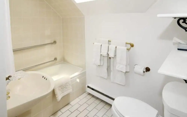 Brant Point Courtyard