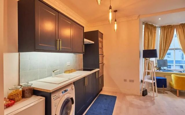 Flat in Kemptown. Road Opposite to Beach