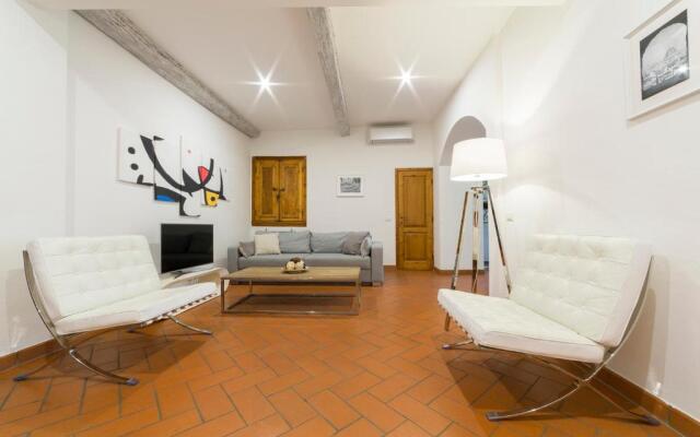 Santa Maria Novella 6 sleeps near the central station