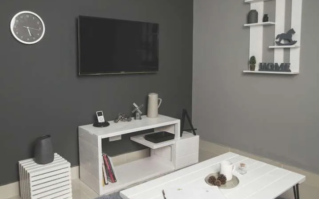 The Homee Cozy Modern Studio Apartment