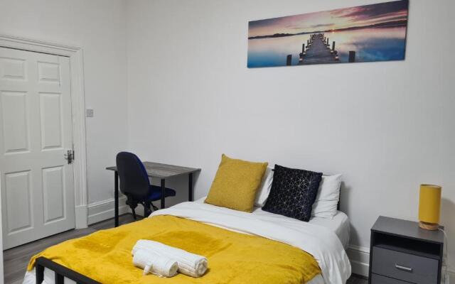 West Street 3-Bed 3-Ensuite Apartment Leicester