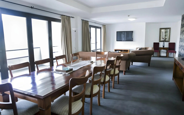 Modern Queenstown Apartment & Great Lake Views