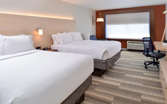 Holiday Inn Express & Suites Farmington Hills - Detroit by IHG
