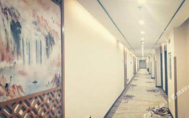 Tuwo Holiday Hotel (Guiyang Railway Station Shachong Road Subway Station)