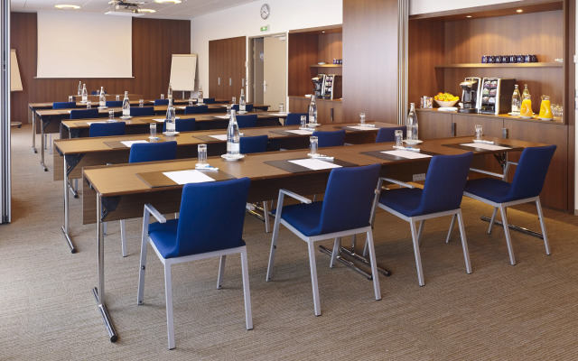 HOLIDAY INN EXP TOULOUSE ARPT by IHG