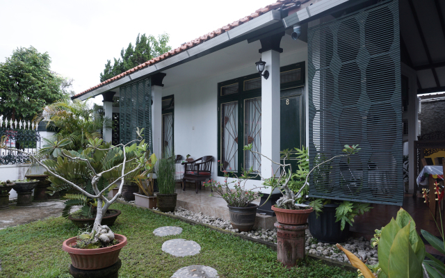 OYO 244 Griya Cemara Homestay