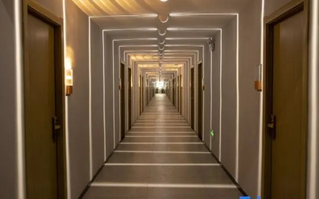 Hefei Chaoshen E-sports Hotel (Anhui Great Market Hefei Railway Station)