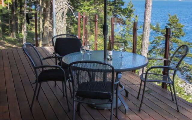 Salmonberry Inn