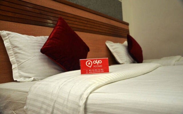 OYO 1000 Hotel Admiral Suites