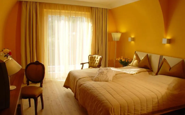 Hotel Schloss Weikersdorf