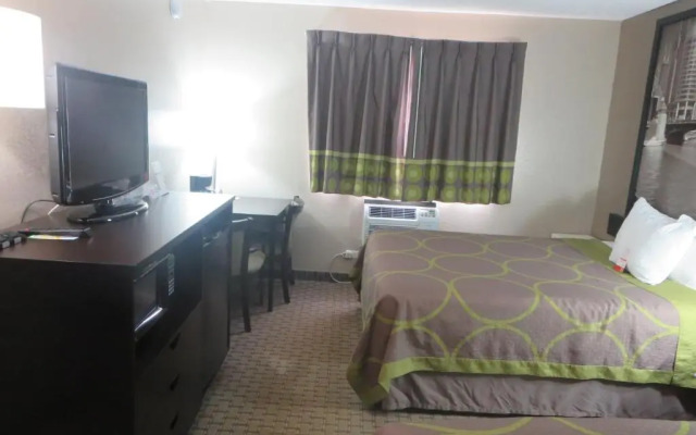 Super 8 Mundelein/Libertyville Area