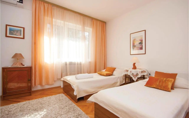 Three-Bedroom Apartment in Brodarica