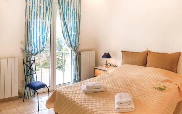 Stunning Home in Xilokastro With 5 Bedrooms, Outdoor Swimming Pool and Swimming Pool