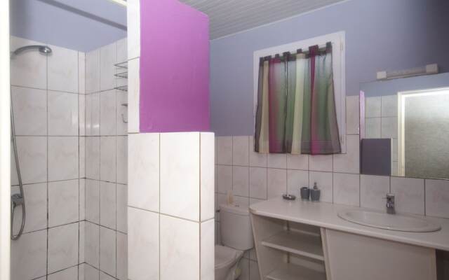 Beautiful House on Hilltop With Private Pool and a River 800 Meters Away