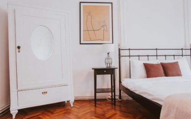 Neo Apartment Queen