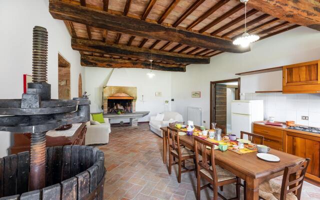 A total immersion in greenery and tranquillity.-Casale LUISA