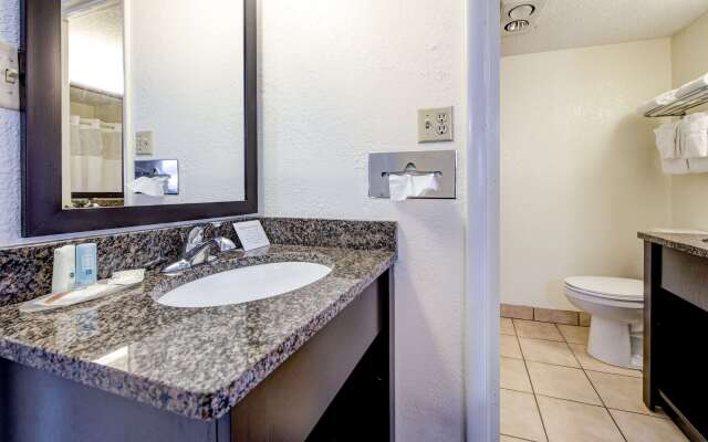 Quality Inn Creekside - Downtown Gatlinburg