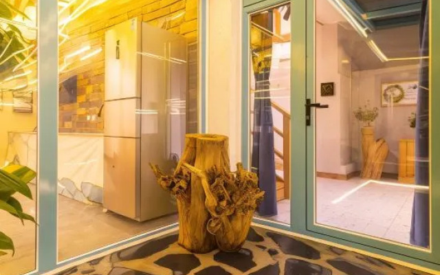 Guest Chain No.1 Courtyard