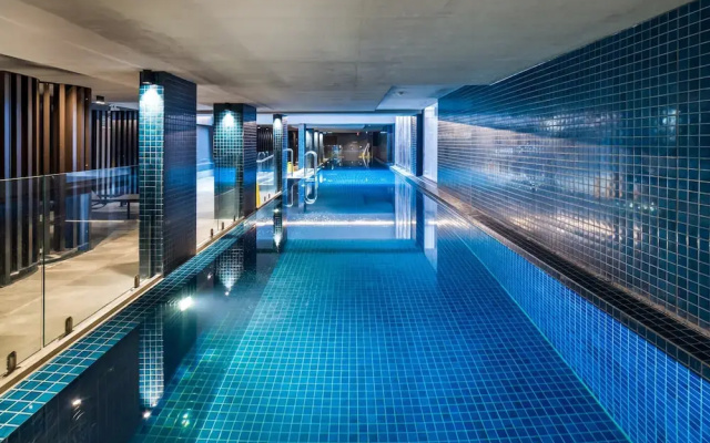 Chic 3-bed in Central With Pool, Sauna and Gym