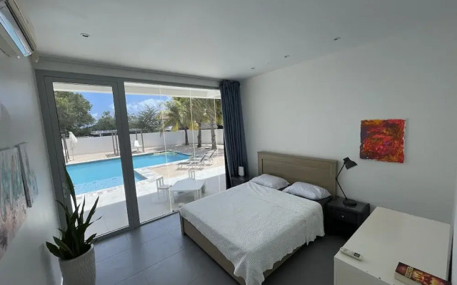 Luxury 4 bed Villa - Private Pool - Sleeps 8