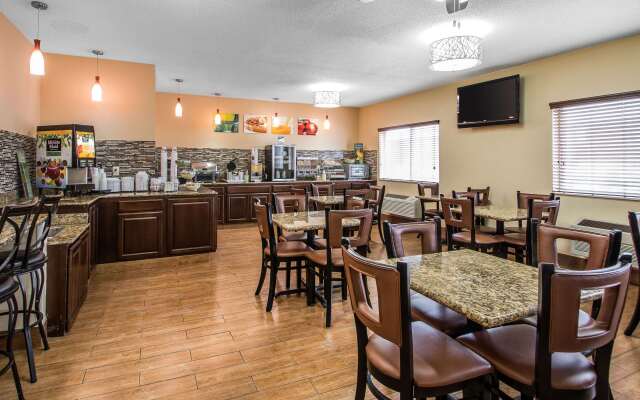Quality Inn Dubuque on Hwy 20