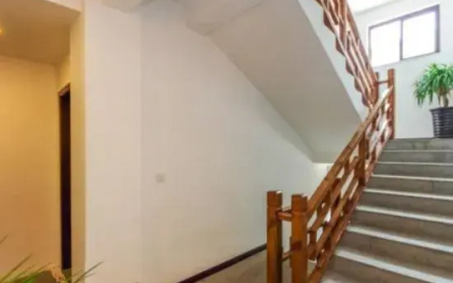 Longxinfang Courtyard Holiday Hotel