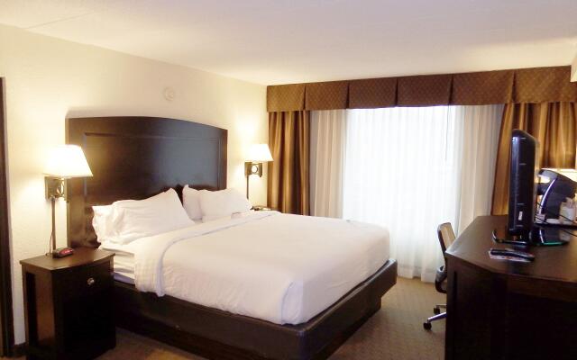 Holiday Inn Hotel & Suites Charleston West by IHG