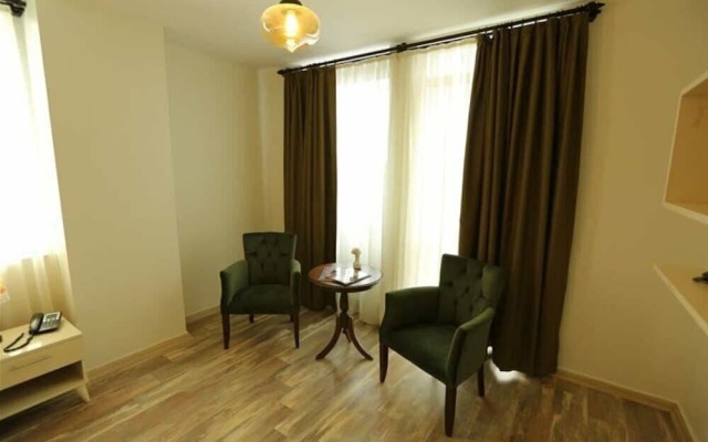 Alpha Suit Otel