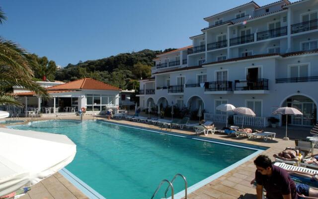 Chryssi Akti & Paradise Beach
