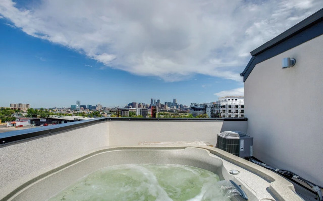 Luxe Denver Townhome: Hot Tub + City Views!