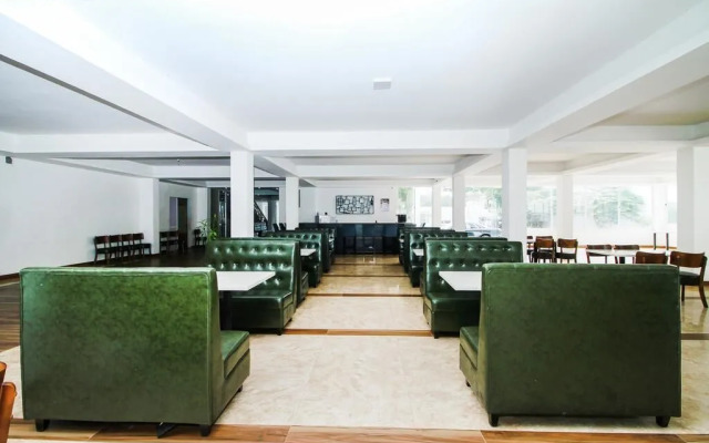 The Kings Bay Hotel by OYO Rooms