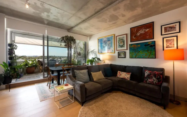Brunswick Retreat! 5th Floor 1-bed Unit w Parking