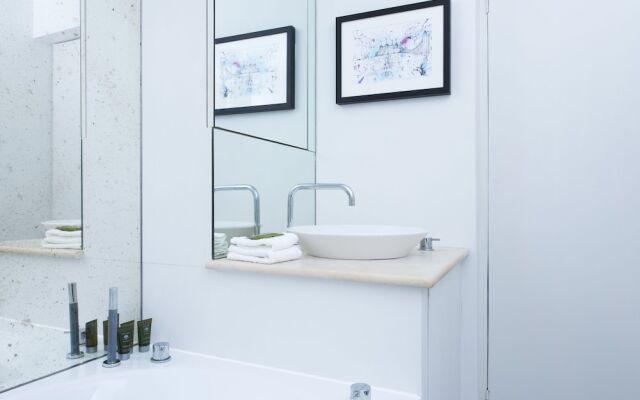 Stylish and Spacious 2BR House in Hammersmith