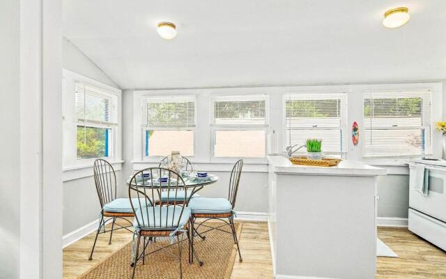 Charming Downtown Carriage Apartment