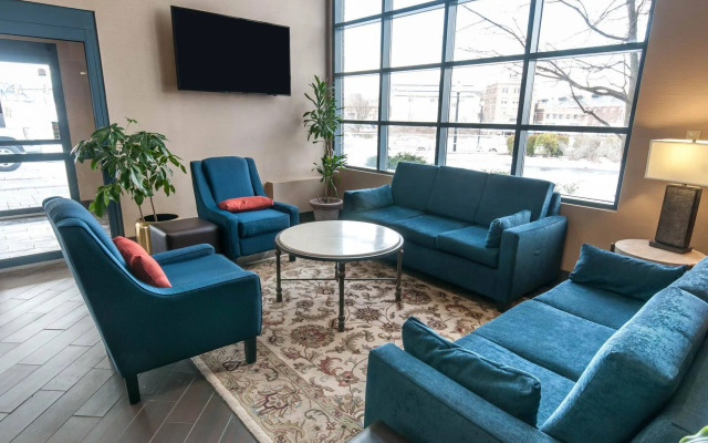 Comfort Suites Bethlehem Near Lehigh University and LVI Airport