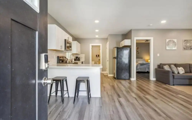 Buckroe Getaway- Walk to Beach dog Friendly