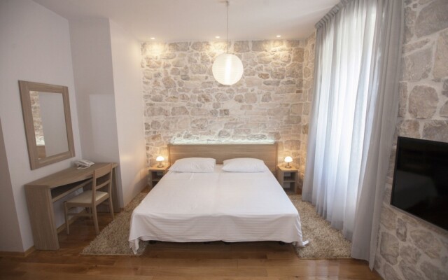 Tifani Luxury Rooms 2