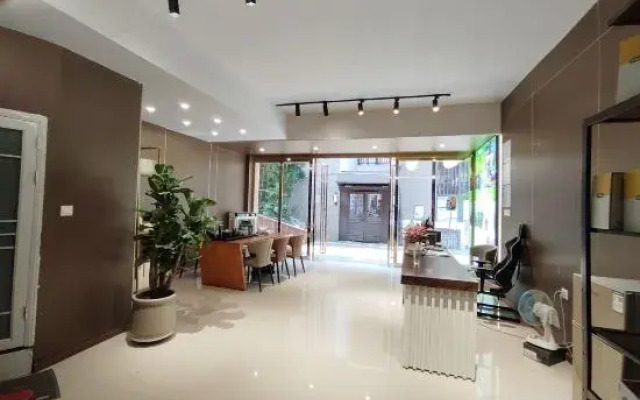 Mingyueshan Tangchi Hot Spring Hotel