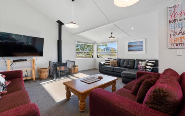 Stunner on Stanley - Wharewaka Holiday Home