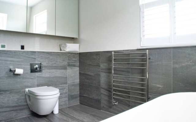 3 Bedroom Fulham House With a Charming Garden