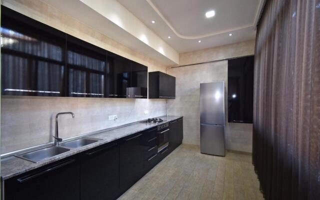 Tumanyan street, 3 bedrooms New Renovated apartment TM662