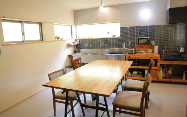 Guesthouse with Cat and Honeybee Kusachike