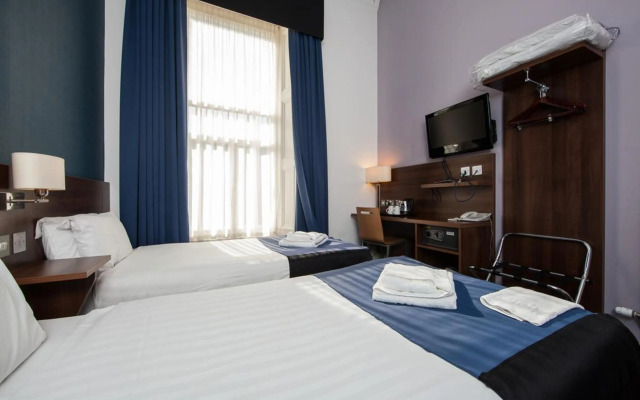 Piries Hotel
