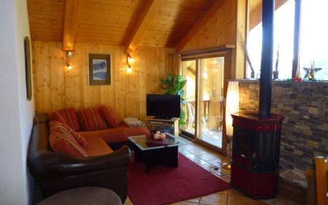 Lovely Chalet 500m From Transport