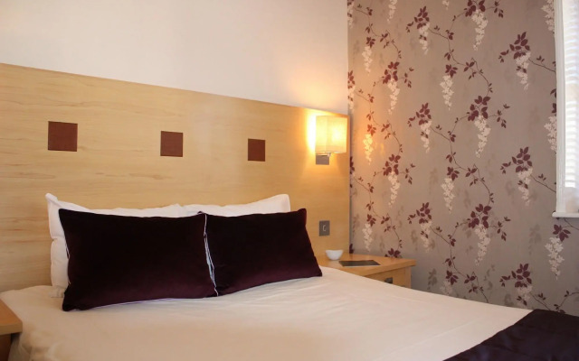 The Warwick Arms Hotel