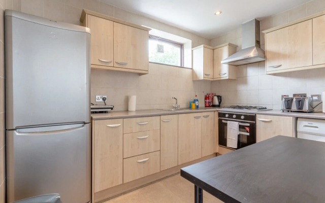 4 Bedroom Mews House in Kensal Rise