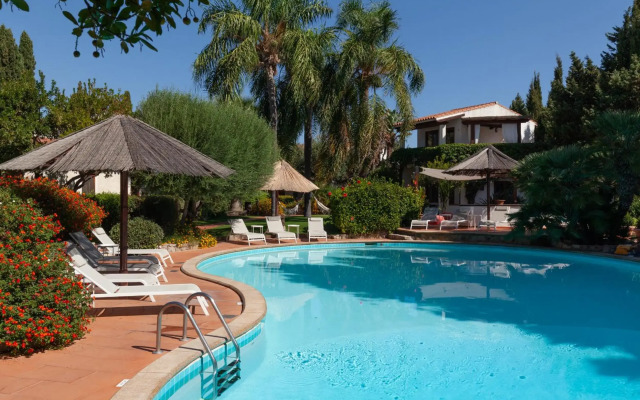 Nora Club Hotel