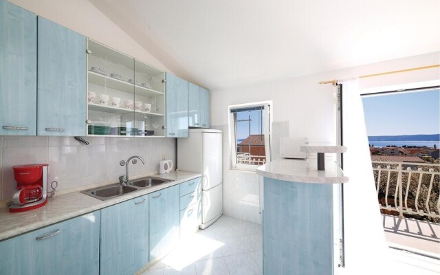 Nice Home in Kastel Luksic With Wifi and 3 Bedrooms