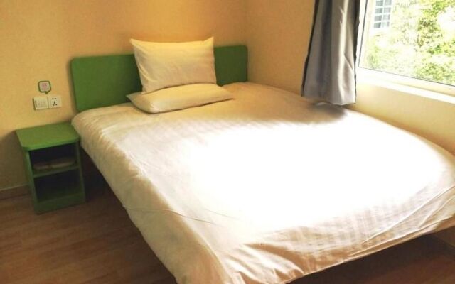 Haiyou Hotel (Xi'an Taibai South Road Metro Station)