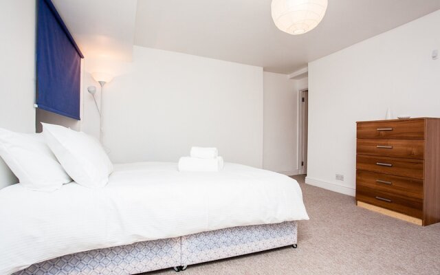 Bright &Spacious Family Home near London Bridge